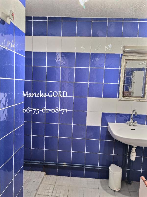 UNIEUX Unieux 42240 maison individuelle des années 70 sur sous sol complet 131m² habitables 4 chambres 3 garages 1 piscine sur 1190m² de terrain 13