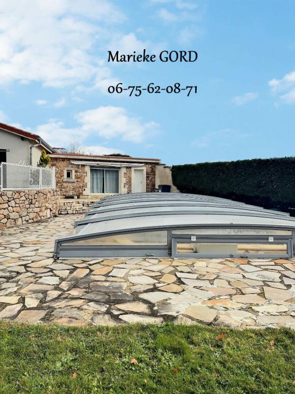 UNIEUX Unieux 42240 maison individuelle des années 70 sur sous sol complet 131m² habitables 4 chambres 3 garages 1 piscine sur 1190m² de terrain 15