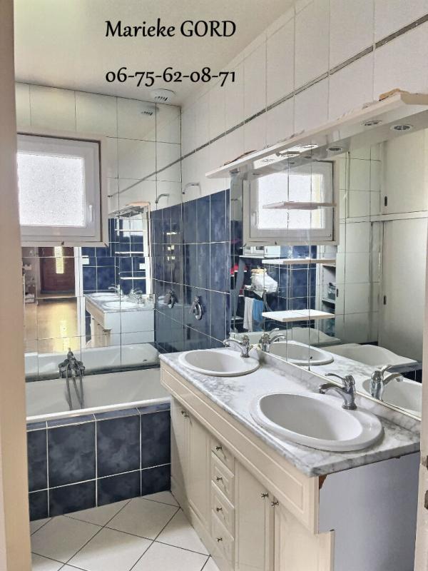 UNIEUX Unieux 42240 maison individuelle des années 70 sur sous sol complet 131m² habitables 4 chambres 3 garages 1 piscine sur 1190m² de terrain 7