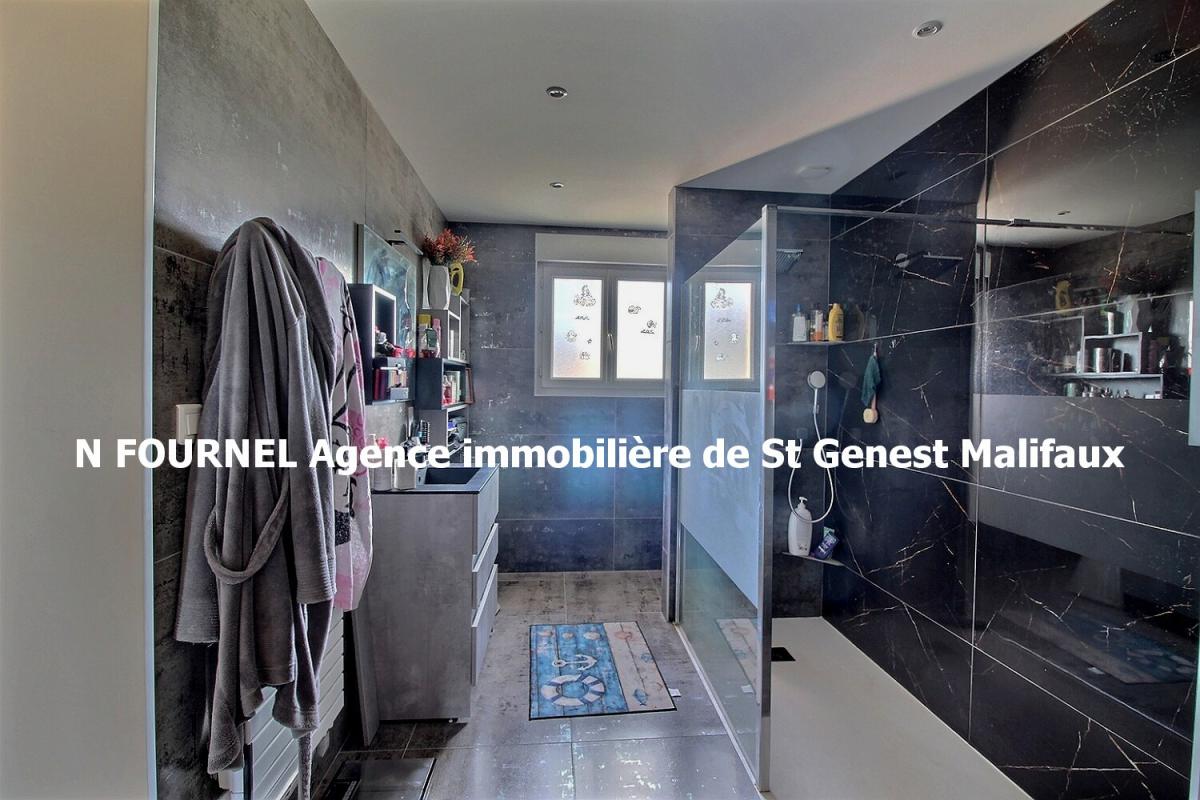 RIOTORD Entre Riotord 43220 et Marlhes 42660 maison sur sous-sol complet 175m² habitables 3/4 chambres sur 2643m² de terrain avec entrepôt indépendant de 160m²  idéal pour un artisan 11