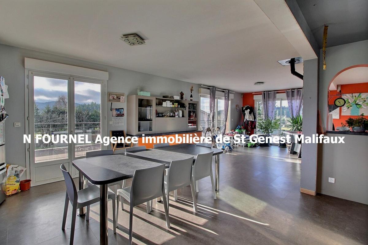 RIOTORD Entre Riotord 43220 et Marlhes 42660 maison sur sous-sol complet 175m² habitables 3/4 chambres sur 2643m² de terrain avec entrepôt indépendant de 160m²  idéal pour un artisan 3