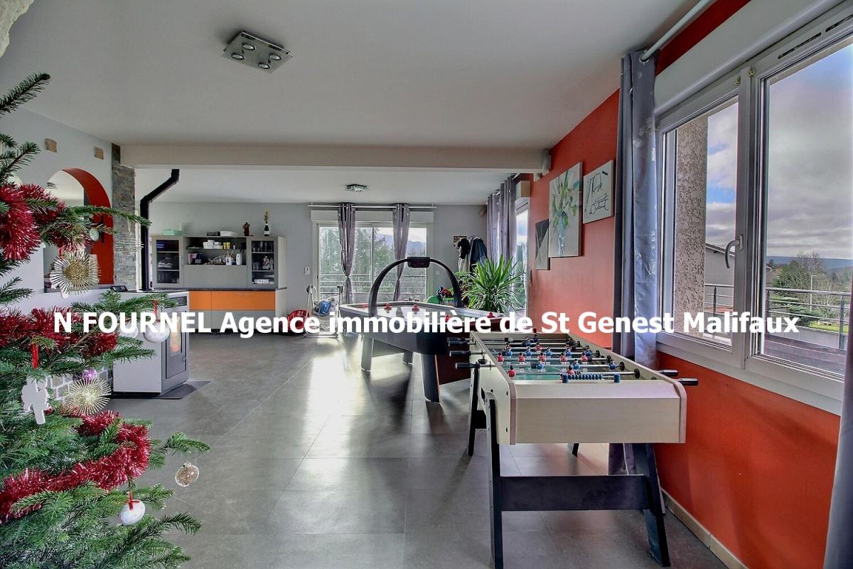 RIOTORD Entre Riotord 43220 et Marlhes 42660 maison sur sous-sol complet 175m² habitables 3/4 chambres sur 2643m² de terrain avec entrepôt indépendant de 160m²  idéal pour un artisan 4