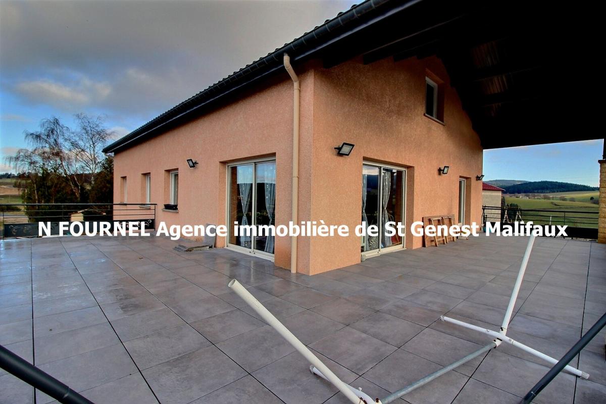 RIOTORD Entre Riotord 43220 et Marlhes 42660 maison sur sous-sol complet 175m² habitables 3/4 chambres sur 2643m² de terrain avec entrepôt indépendant de 160m²  idéal pour un artisan 7