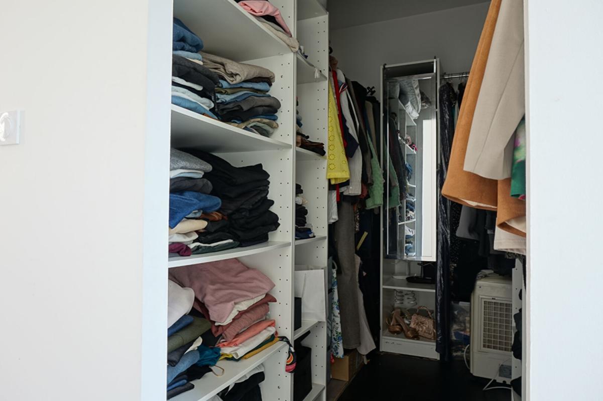 LE CHAMBON-FEUGEROLLES LE CHAMBON FEUGEROLLES 42500 Maison contemporaine de 2015 environ 130m² habitables 4 chambres, garage sur 496m² de terrain 11