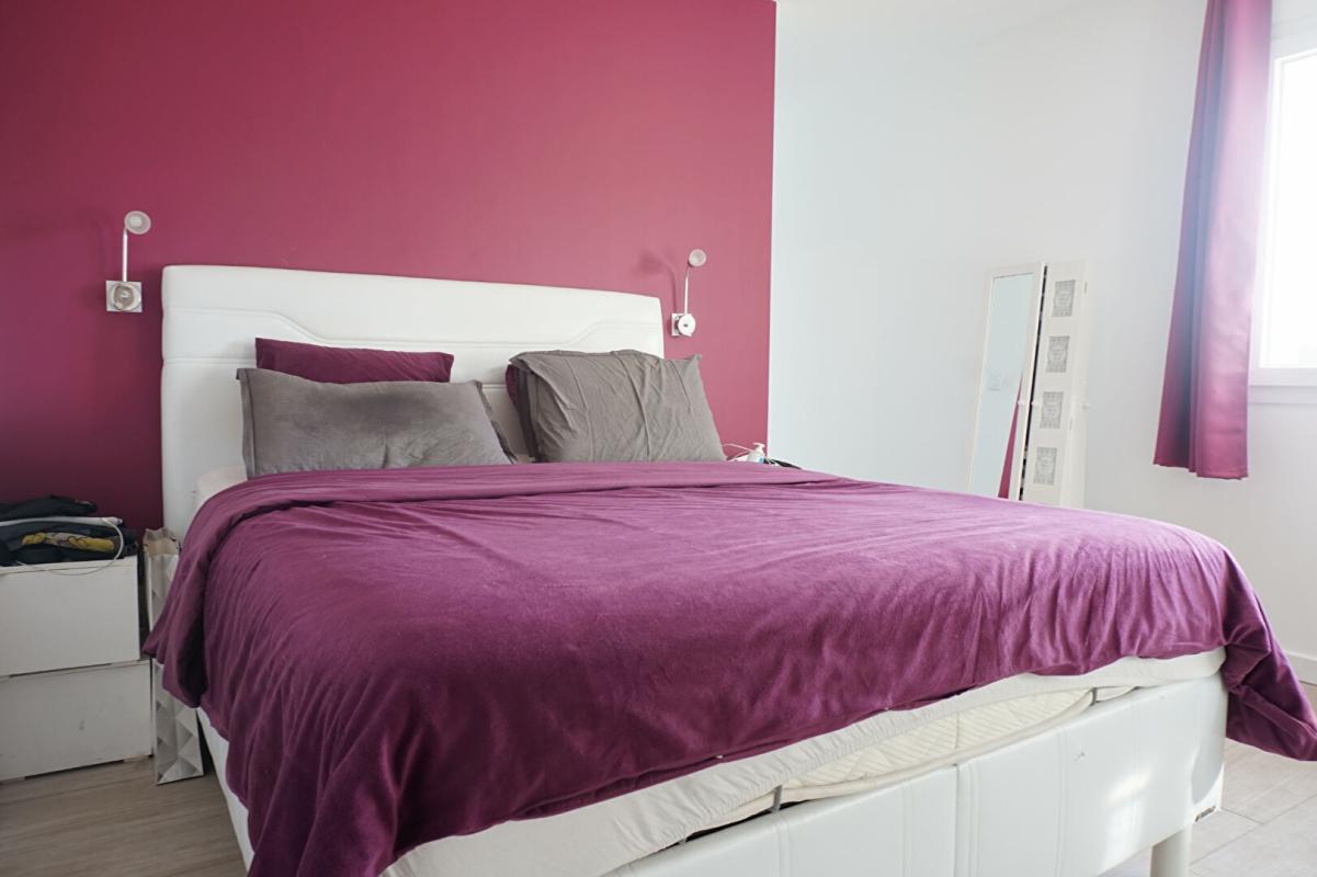 LE CHAMBON-FEUGEROLLES LE CHAMBON FEUGEROLLES 42500 Maison contemporaine de 2015 environ 130m² habitables 4 chambres, garage sur 496m² de terrain 12