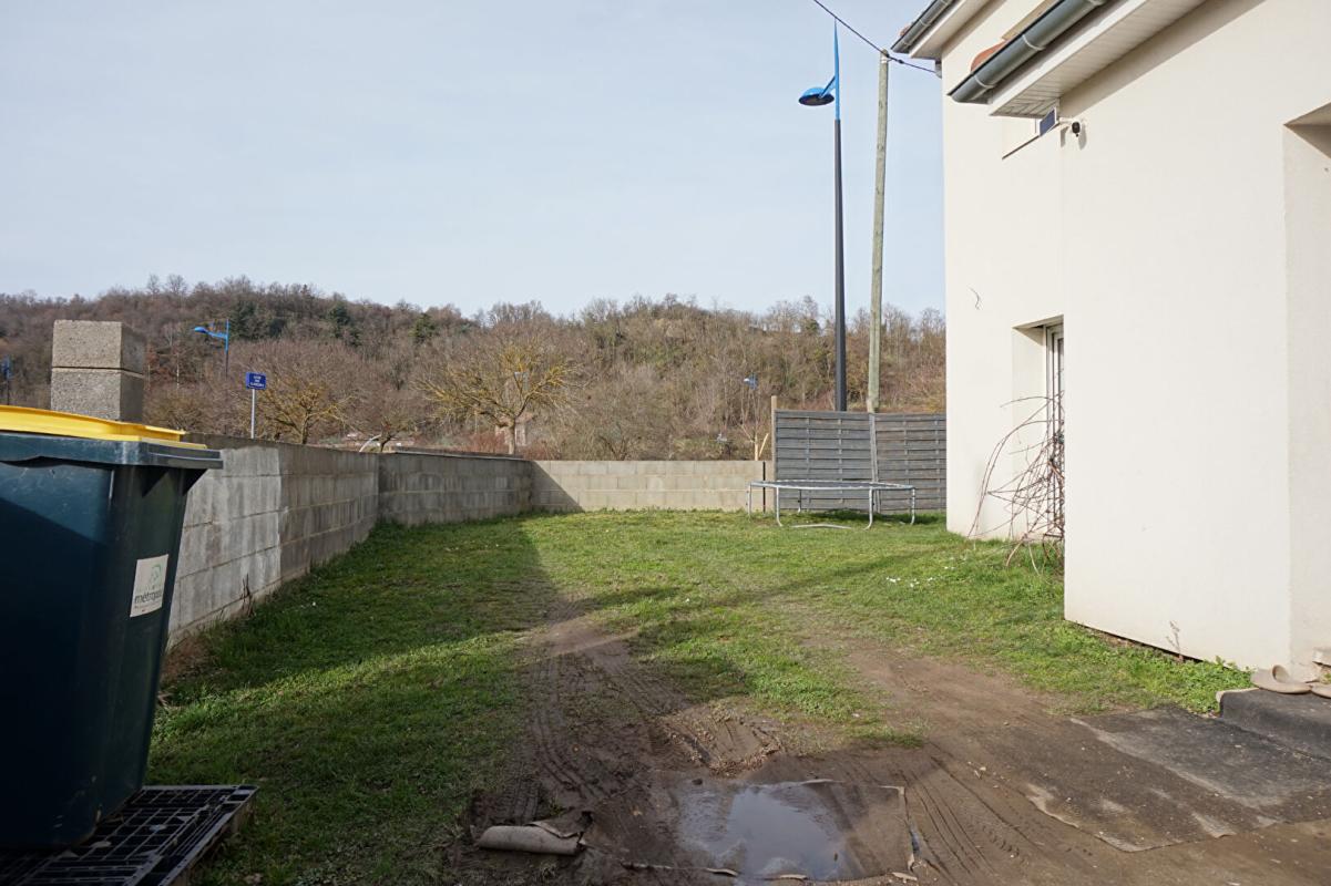 LE CHAMBON-FEUGEROLLES LE CHAMBON FEUGEROLLES 42500 Maison contemporaine de 2015 environ 130m² habitables 4 chambres, garage sur 496m² de terrain 4