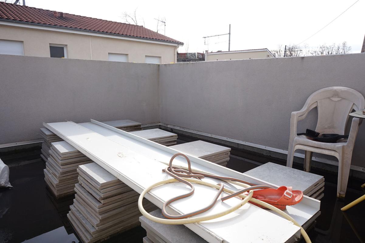 LE CHAMBON-FEUGEROLLES LE CHAMBON FEUGEROLLES 42500 Maison contemporaine de 2015 environ 130m² habitables 4 chambres, garage sur 496m² de terrain 9