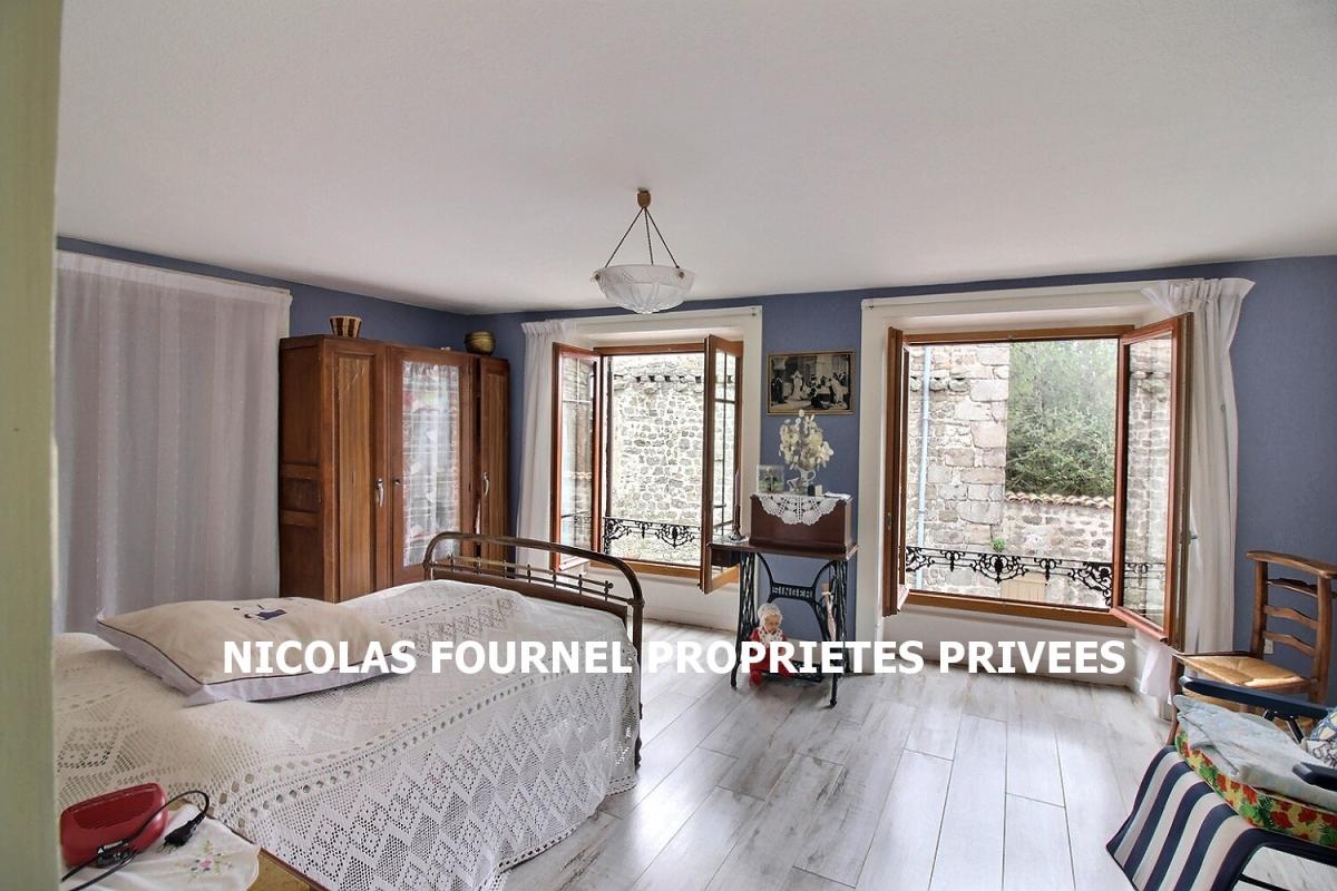 SAINT-ROMAIN-LACHALM Saint Romain Lachalm 43620 Centre bourg Maison de village en pierre à rénover 61m² habitables 7