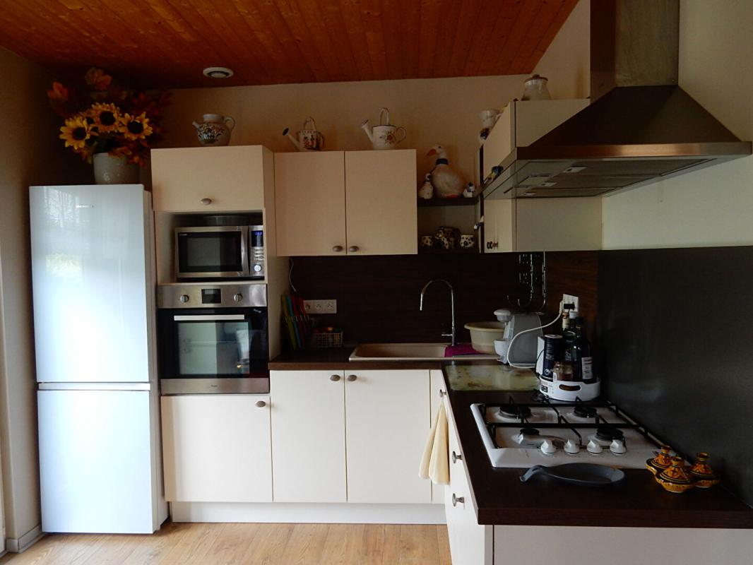 BEAUNE-SUR-ARZON CRAPONNE SUR ARZON SECTEUR Beaune Sur Arzon 43500 maison de 164m² composée de 2 habitations de construction traditionnelle plain-pied avec garage 13