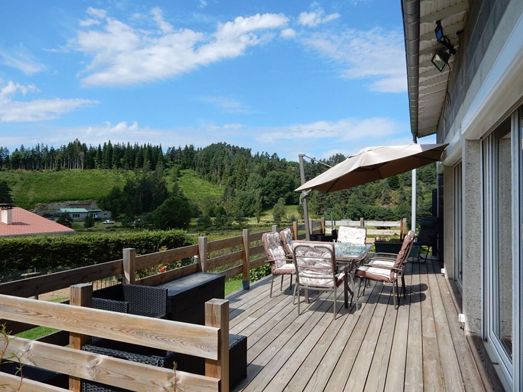 BEAUNE-SUR-ARZON CRAPONNE SUR ARZON SECTEUR Beaune Sur Arzon 43500 maison de 164m² composée de 2 habitations de construction traditionnelle plain-pied avec garage 2