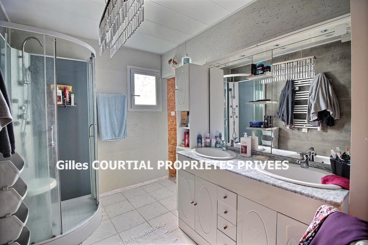 BEAUNE-SUR-ARZON CRAPONNE SUR ARZON SECTEUR Beaune Sur Arzon 43500 maison de 164m² composée de 2 habitations de construction traditionnelle plain-pied avec garage 5