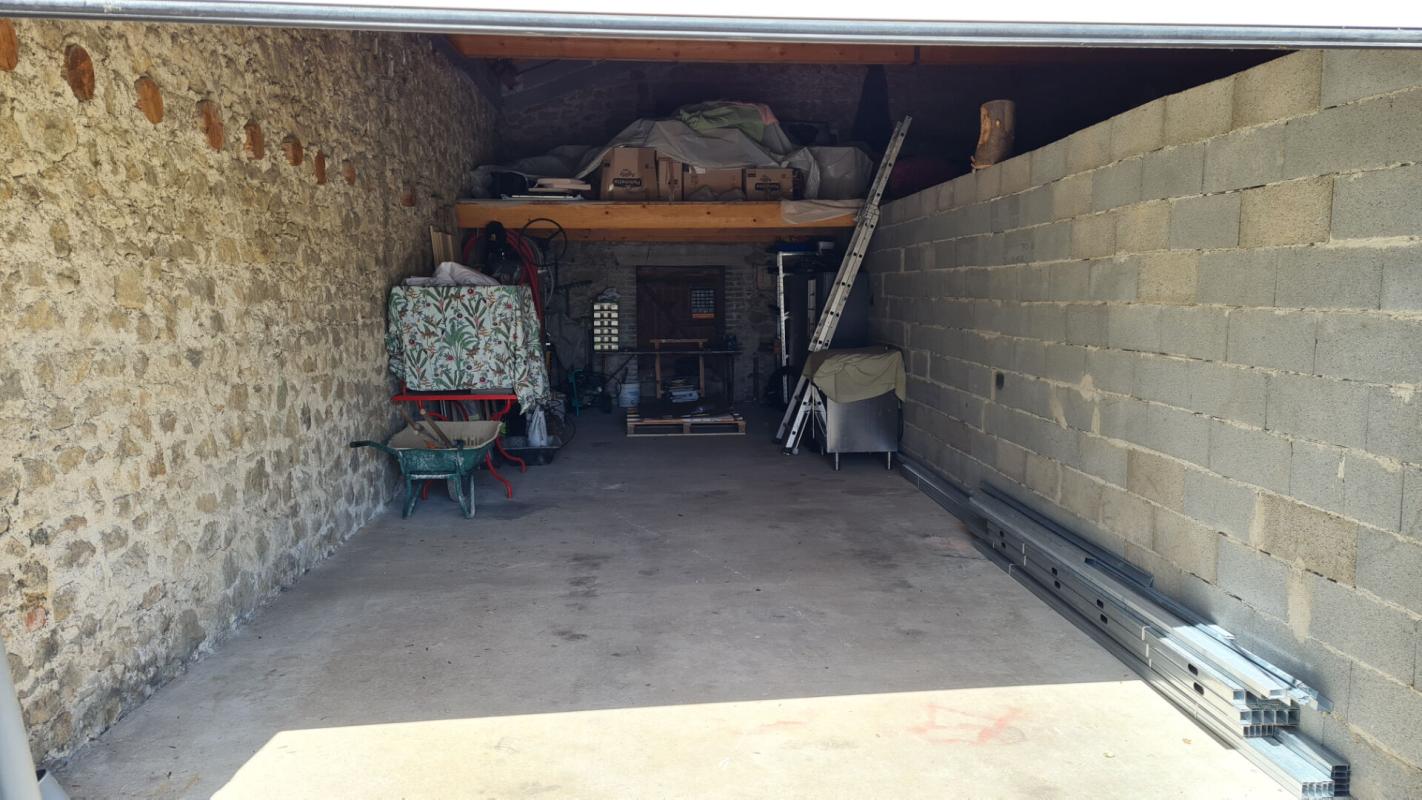 SAINT-VICTOR-MALESCOURS SAINT VICTOR MALESCOURS 43140  maison mitoyenne comprenant deux logements et deux garages environ 140m² 11