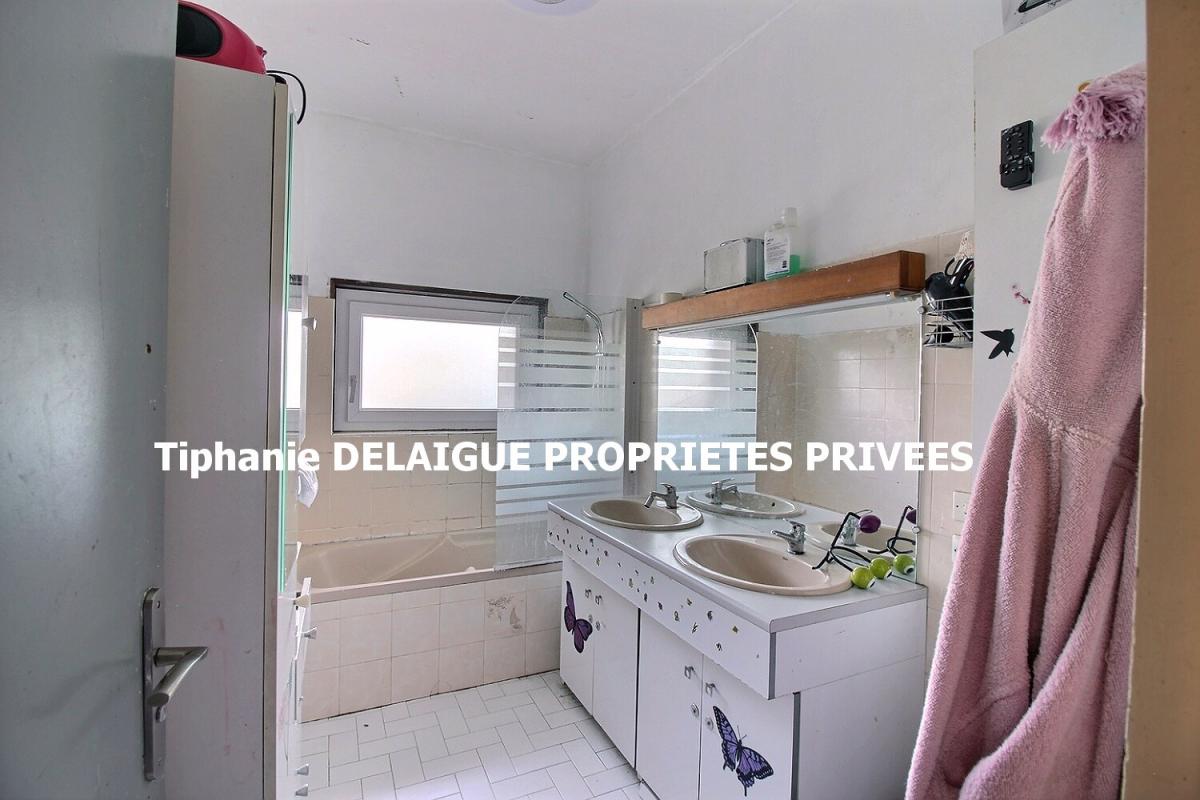 FIRMINY Firminy 42700  Maison de ville de 3 niveaux élevés sur cave 120m² habitables surface utile 108m² habitables surface carrez 4 chambres sur 202m² de terrain 4