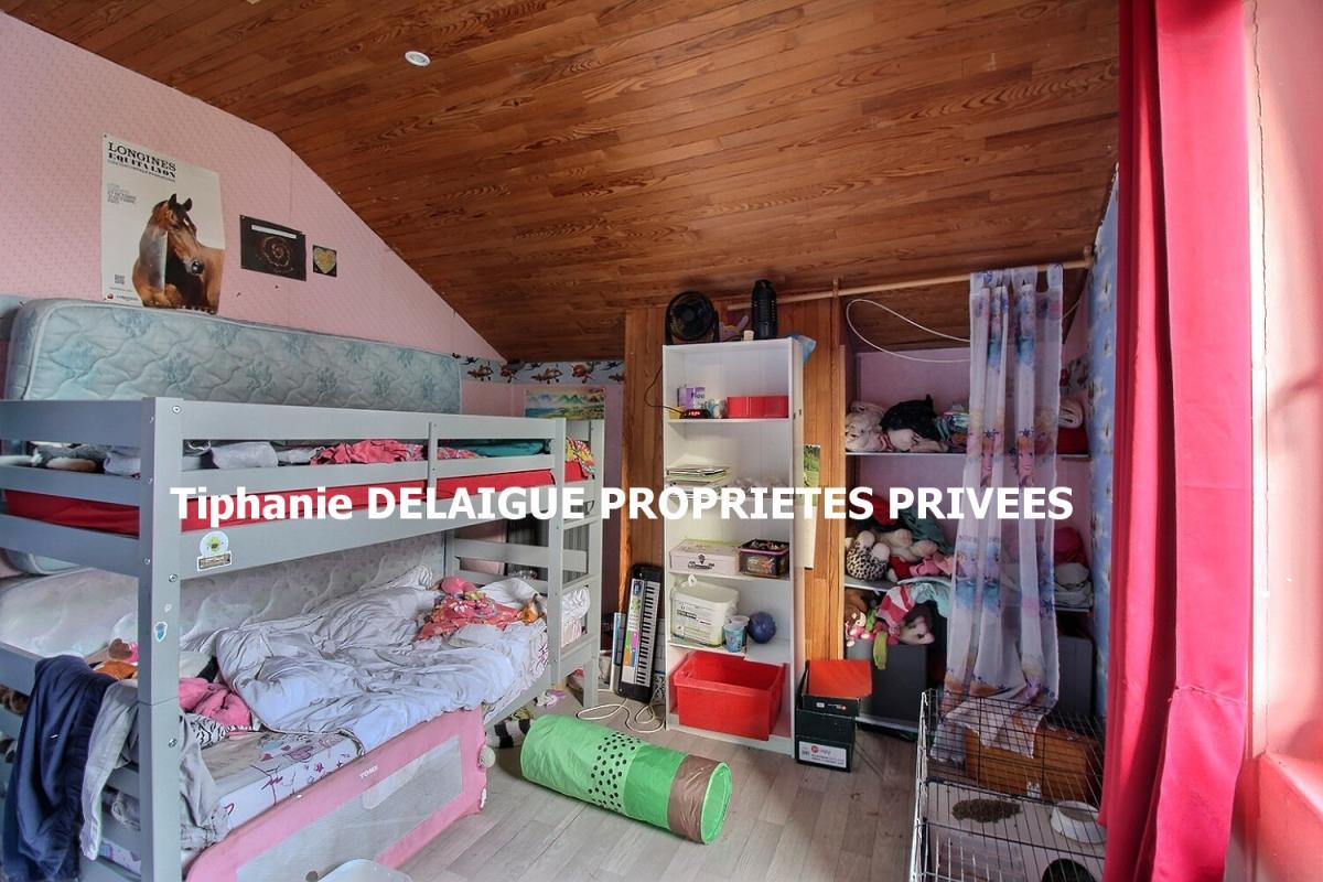 FIRMINY Firminy 42700  Maison de ville de 3 niveaux élevés sur cave 120m² habitables surface utile 108m² habitables surface carrez 4 chambres sur 202m² de terrain 8