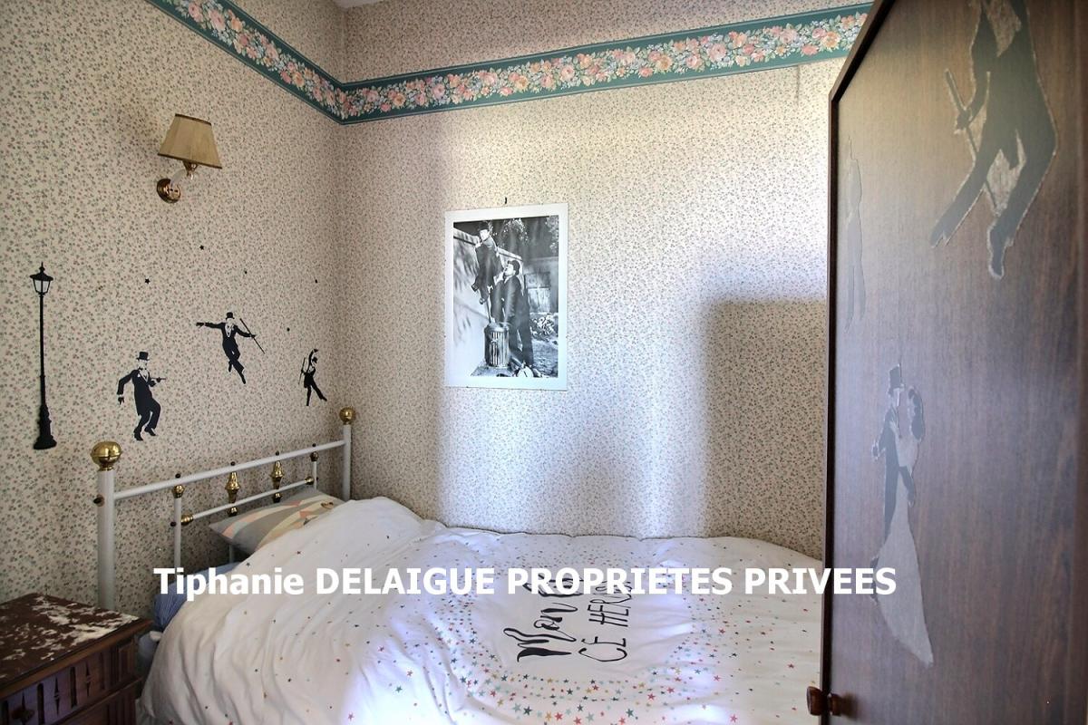 SAINT-ETIENNE Saint Etienne 42100 secteur bas du Cours-Fauriel Appartement T2 au 4ème dernier étage sans ascenseur 70m² habitables 1 chambre GARAGE 2 GRENIERS 2 CAVES 5
