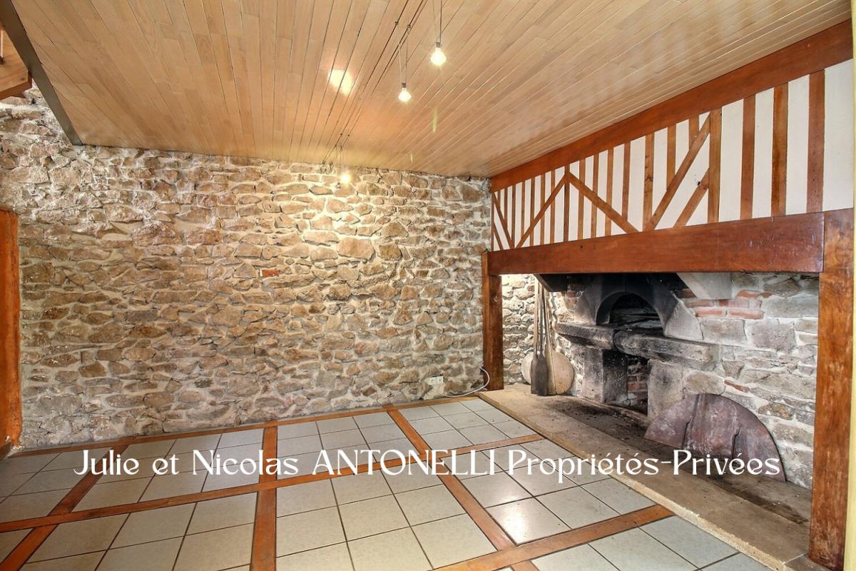LA FOUILLOUSE LA FOUILLOUSE (42480) Maison en pierre 212m² habitables 6 chambres garage et jardin 7