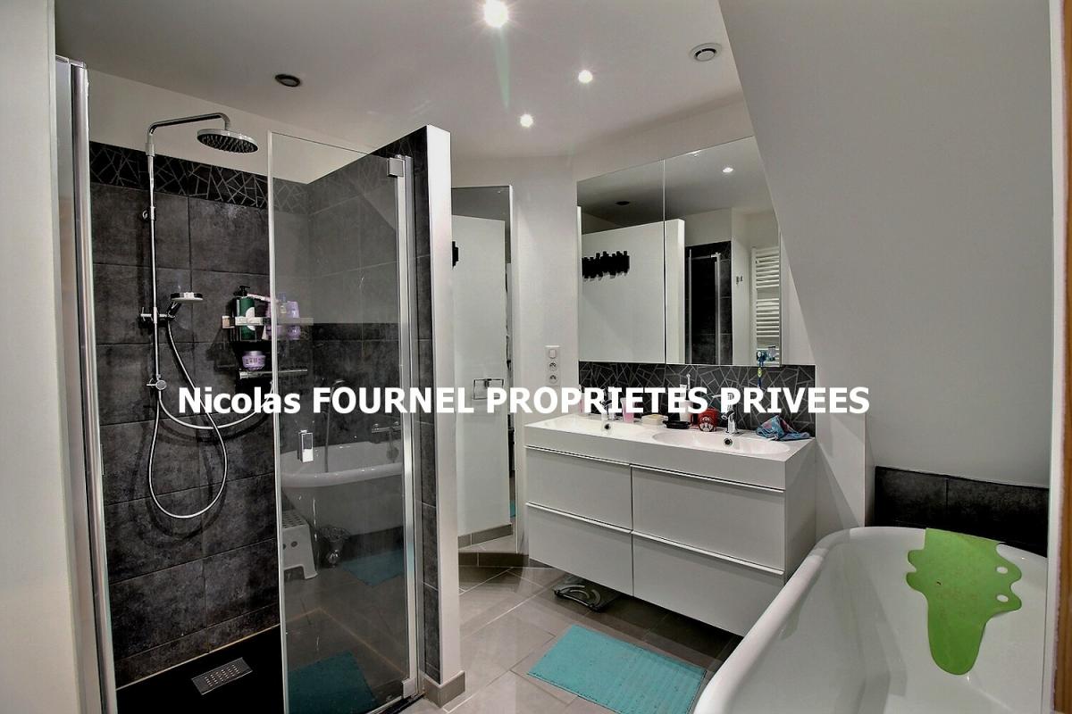 SAINT-GENEST-MALIFAUX En exclusivité Saint Genest Malifaux 42660 maison type chalet exposé Sud entièrement rénové entre 2016 et 2017 plus extension de 2017  150m² habitables 3 chambres sur 1876m² de terrain 10