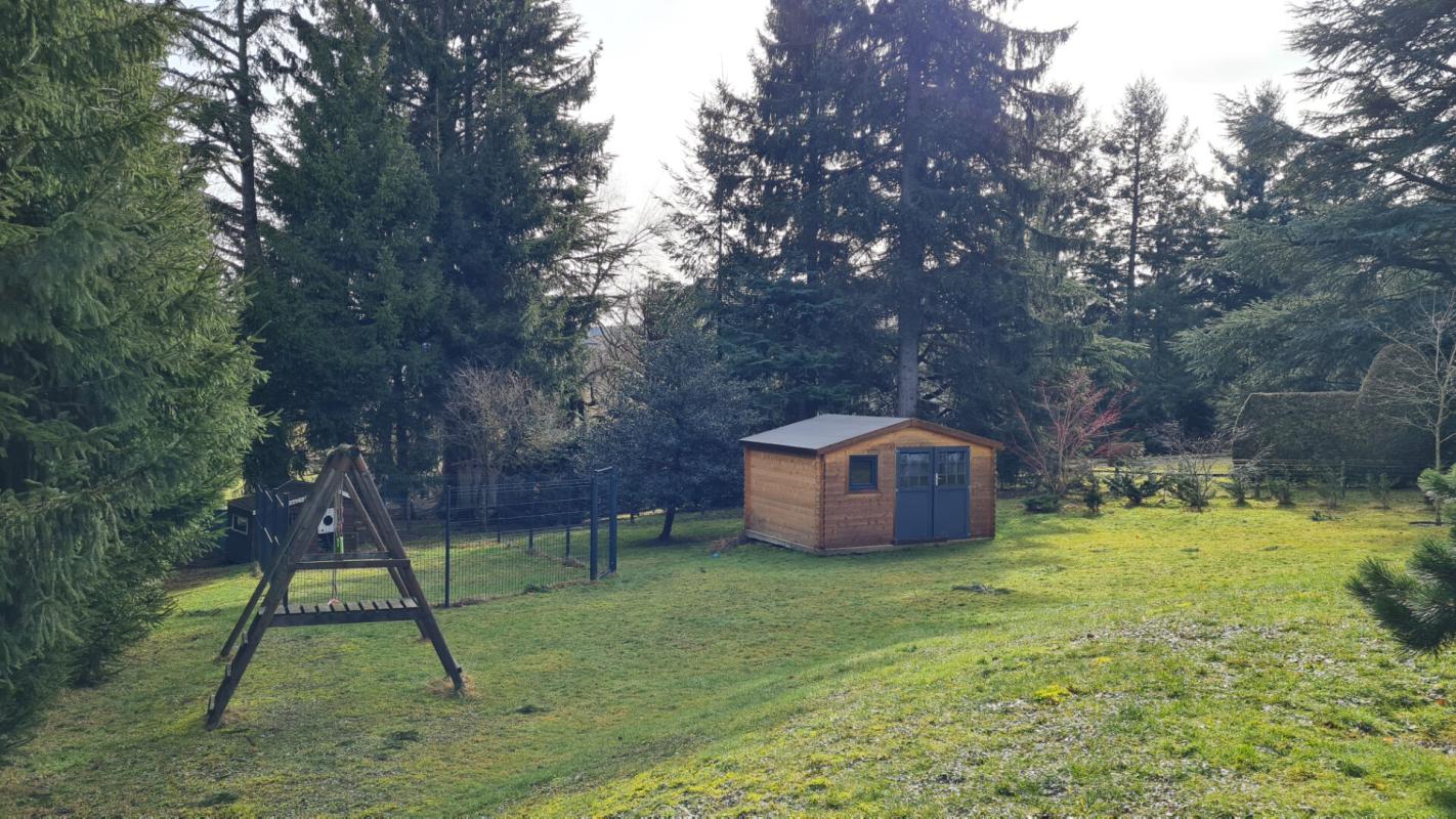 SAINT-GENEST-MALIFAUX En exclusivité Saint Genest Malifaux 42660 maison type chalet exposé Sud entièrement rénové entre 2016 et 2017 plus extension de 2017  150m² habitables 3 chambres sur 1876m² de terrain 16