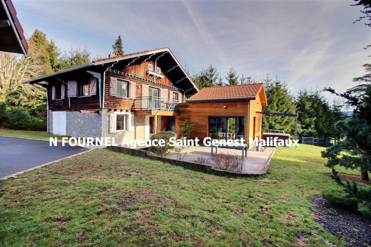 SAINT-GENEST-MALIFAUX En exclusivité Saint Genest Malifaux 42660 maison type chalet exposé Sud entièrement rénové entre 2016 et 2017 plus extension de 2017  150m² habitables 3 chambres sur 1876m² de terrain 5
