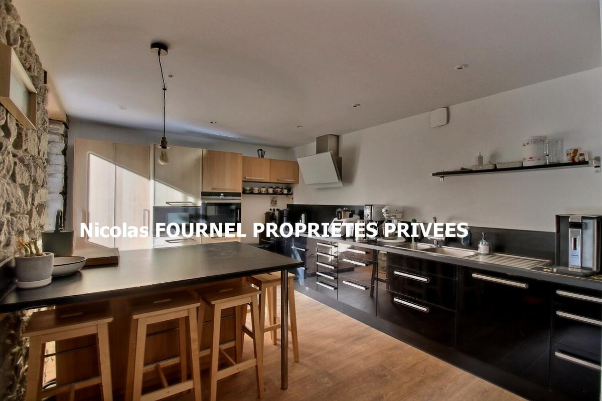 SAINT-GENEST-MALIFAUX En exclusivité Saint Genest Malifaux 42660 maison type chalet exposé Sud entièrement rénové entre 2016 et 2017 plus extension de 2017  150m² habitables 3 chambres sur 1876m² de terrain 6