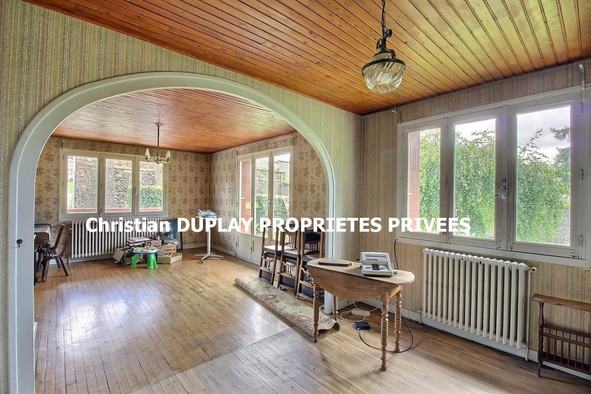 SAINT-ROMAIN-LACHALM Saint Romain Lachalm 700m² de bâtiments dont une maison d'habitation sur 1 hectare de terrain constructible 3