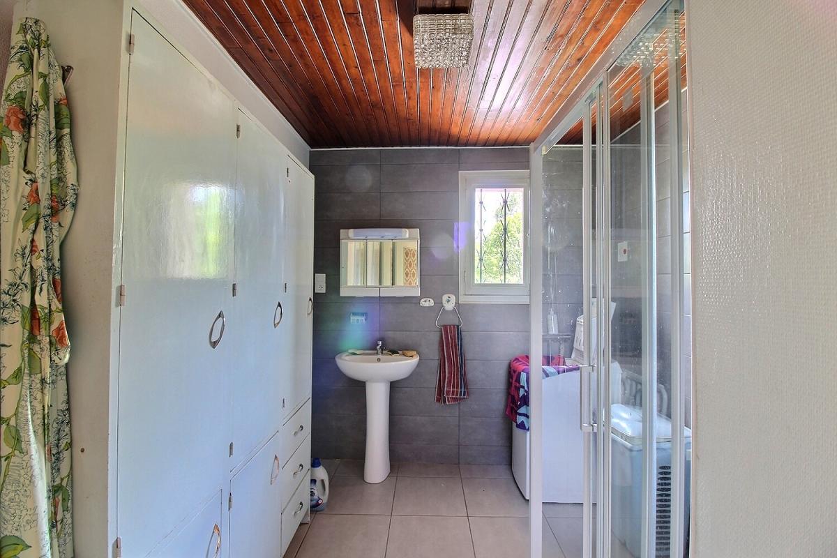SAINT-ROMAIN-LACHALM Saint Romain Lachalm 700m² de bâtiments dont une maison d'habitation sur 1 hectare de terrain constructible 7