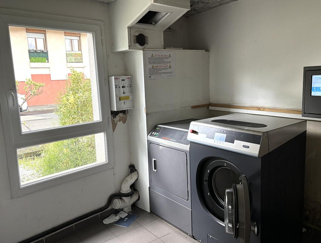 SAINT-ETIENNE Saint Etienne Sud studio de 18.5m² habitables pièce à vivre avec kitchenette, salle d'eau/WC. Balcon Ouest de 7m² 7