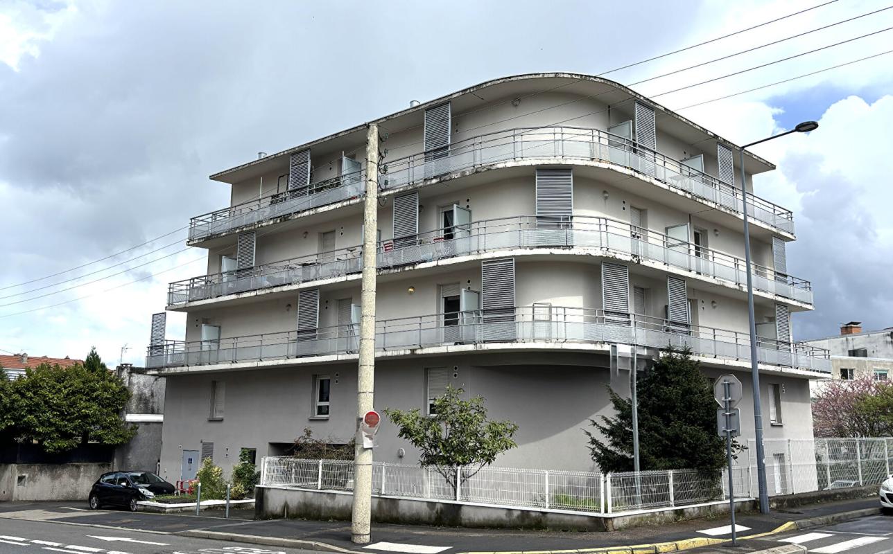 SAINT-ETIENNE Saint Etienne Sud studio de 18.5m² habitables pièce à vivre avec kitchenette, salle d'eau/WC. Balcon Ouest de 7m² 9