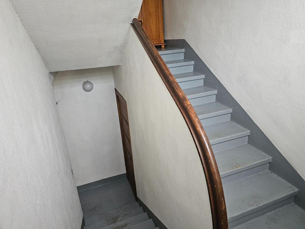 LE CHAMBON-FEUGEROLLES Maison Le Chambon Feugerolles d'environ 170m² et 15m² de sous-sol 3 chambre(469m² de terrain) 14