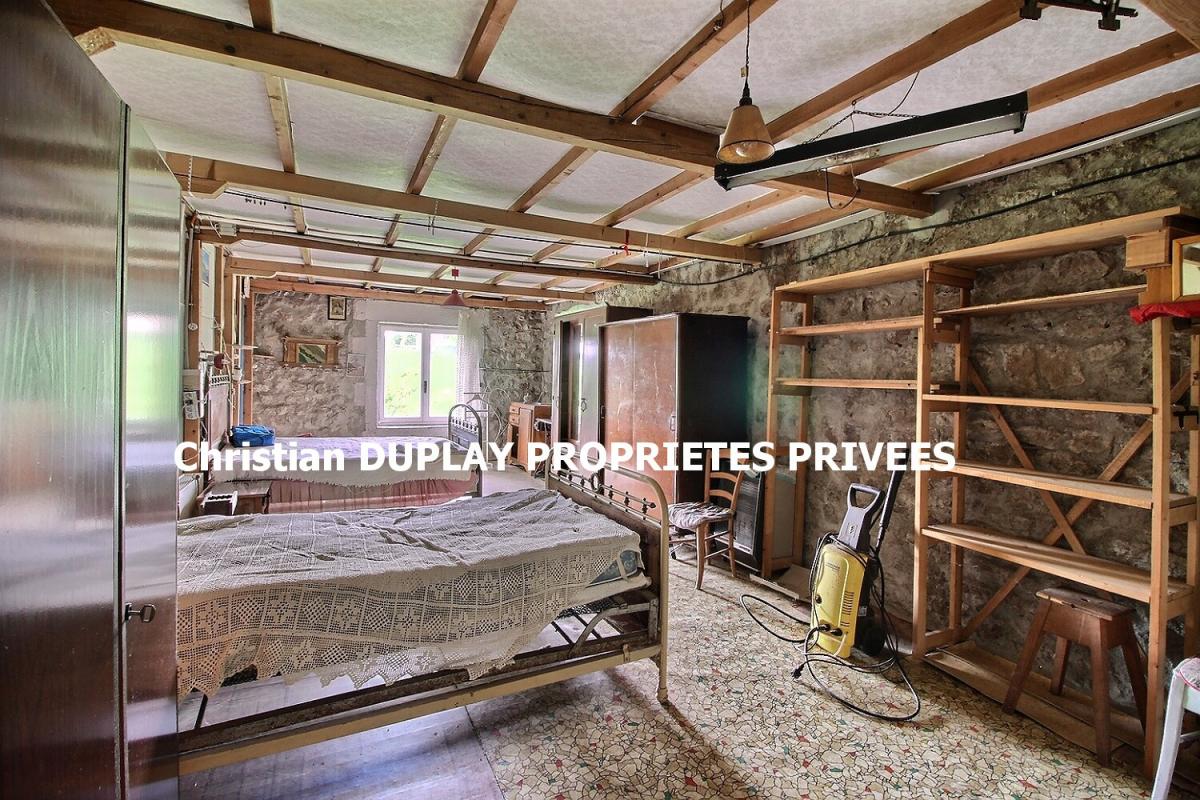 MARLHES Entre Saint Genest Malifaux et Marlhes 42660 Corps de ferme en pierre sur environ 914m² de terrain  attenant 10