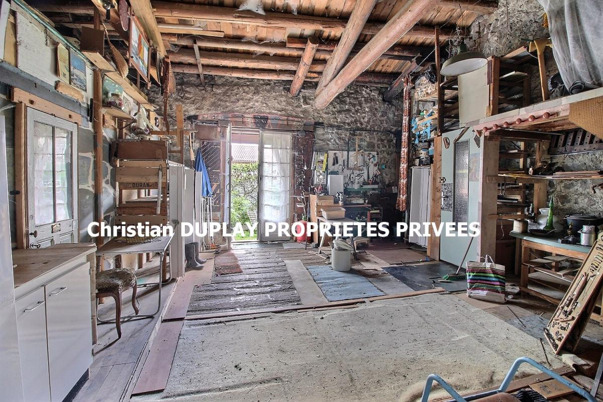 MARLHES Entre Saint Genest Malifaux et Marlhes 42660 Corps de ferme en pierre sur environ 914m² de terrain  attenant 11