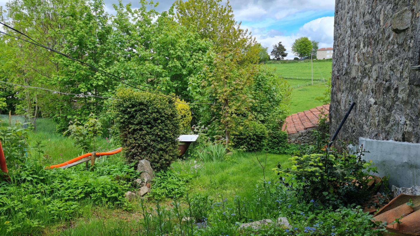MARLHES Entre Saint Genest Malifaux et Marlhes 42660 Corps de ferme en pierre sur environ 914m² de terrain  attenant 15