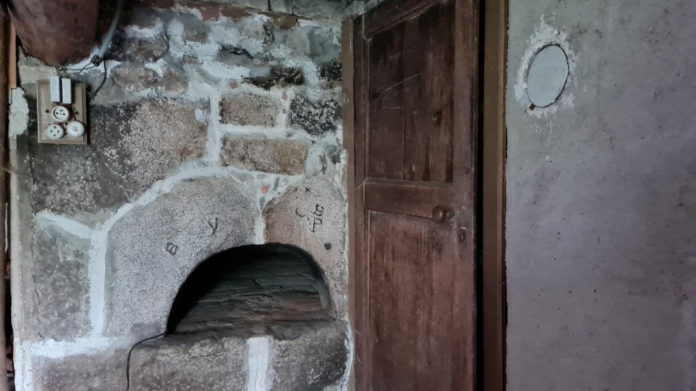 MARLHES Entre Saint Genest Malifaux et Marlhes 42660 Corps de ferme en pierre sur environ 914m² de terrain  attenant 16