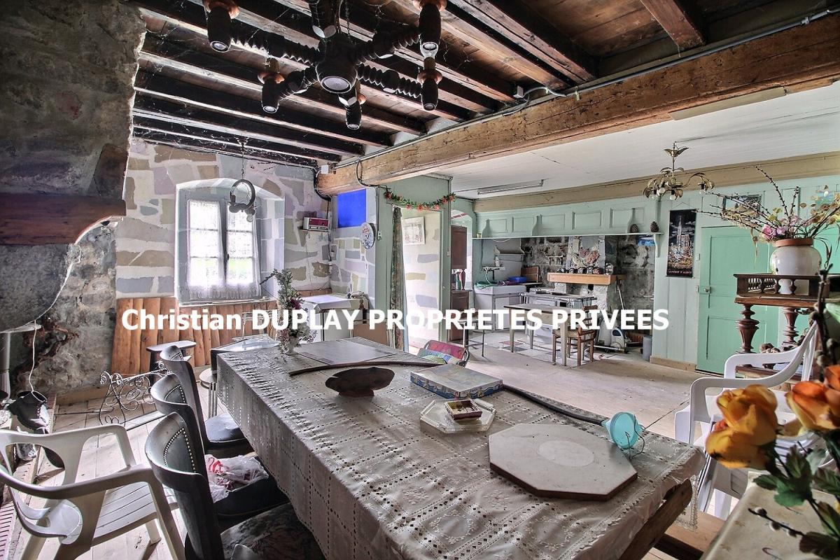 MARLHES Entre Saint Genest Malifaux et Marlhes 42660 Corps de ferme en pierre sur environ 914m² de terrain  attenant 3