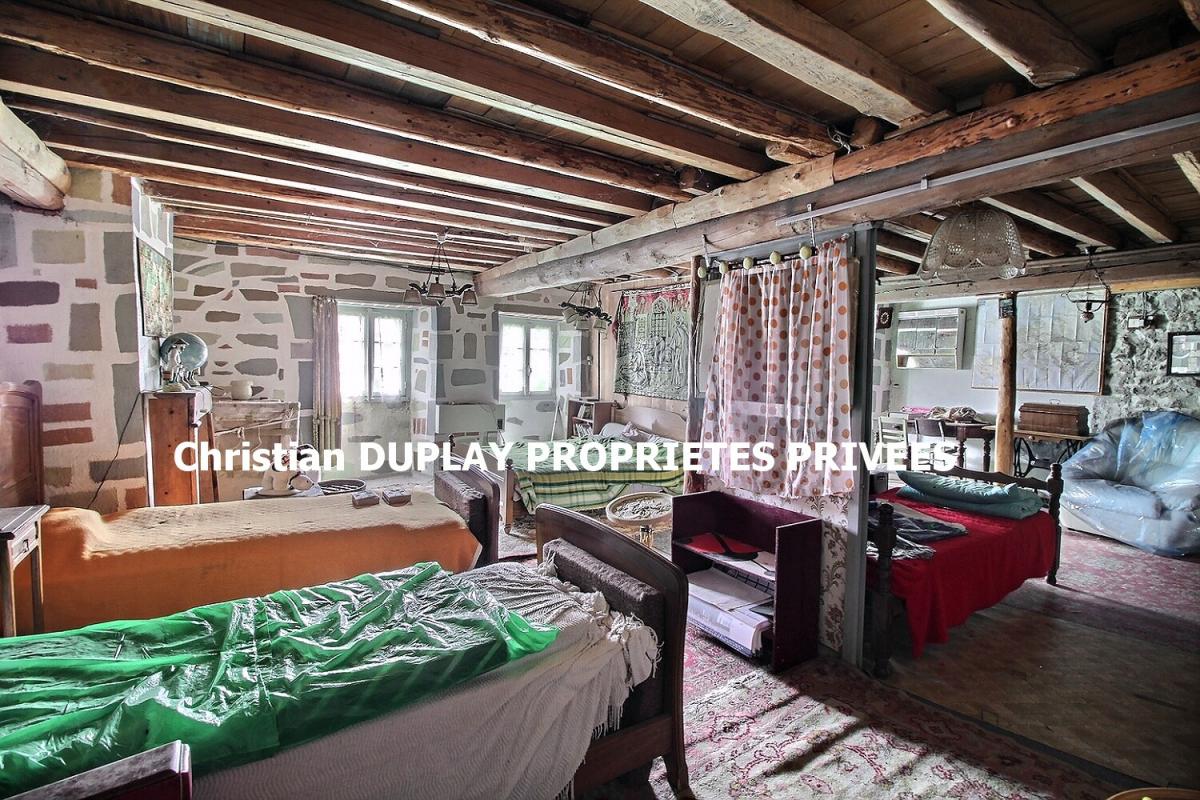 MARLHES Entre Saint Genest Malifaux et Marlhes 42660 Corps de ferme en pierre sur environ 914m² de terrain  attenant 4