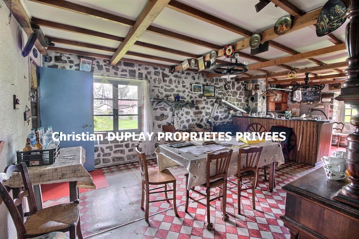MARLHES Entre Saint Genest Malifaux et Marlhes 42660 Corps de ferme en pierre sur environ 914m² de terrain  attenant 8