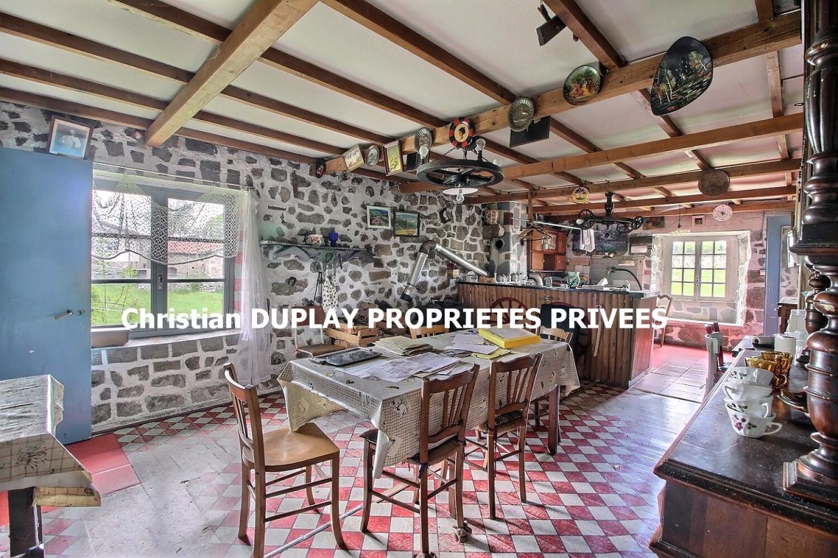MARLHES Entre Saint Genest Malifaux et Marlhes 42660 Corps de ferme en pierre sur environ 914m² de terrain  attenant 9