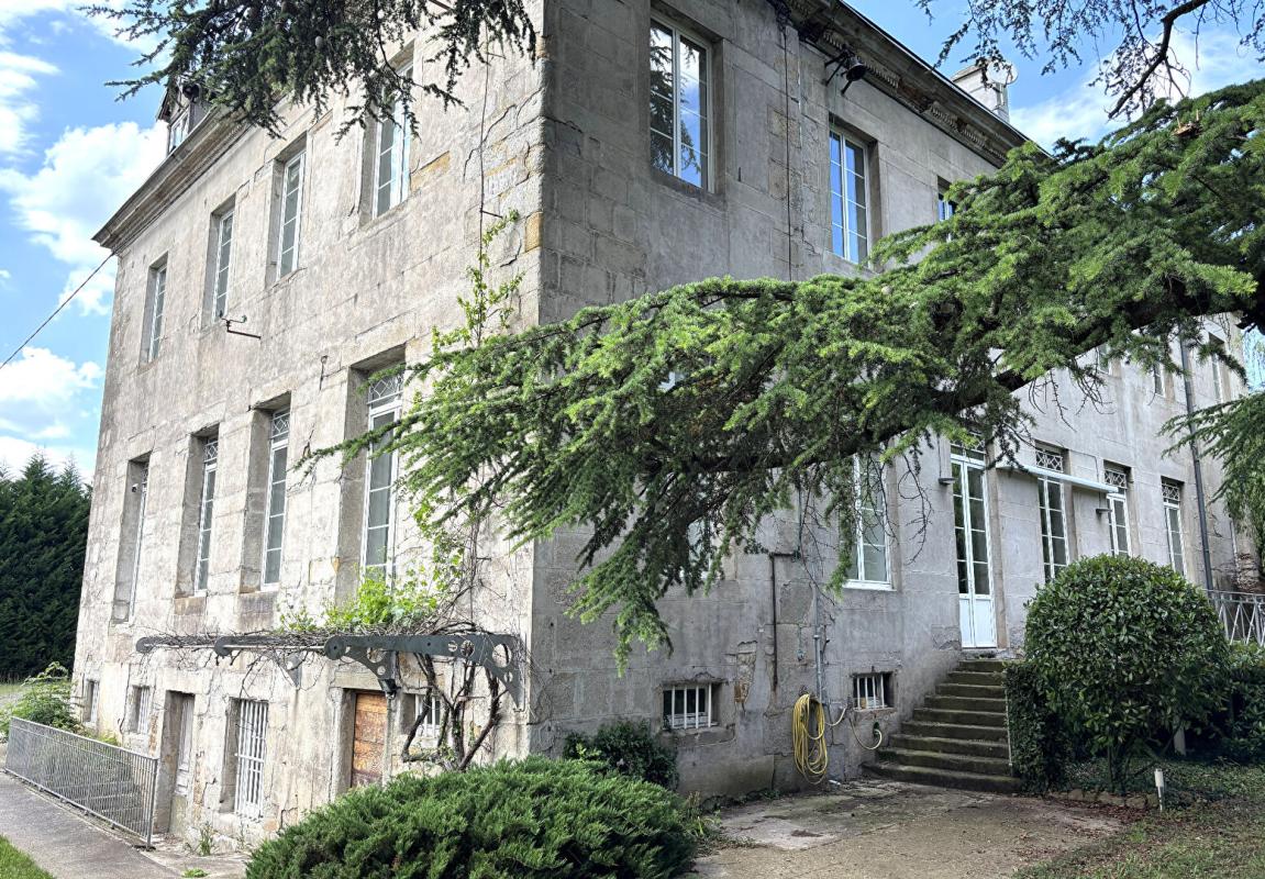 LA TALAUDIERE LA TALAUDIERE 42350 Propriété dans une maison de maitre Appartement 454m² 4 chambres 2