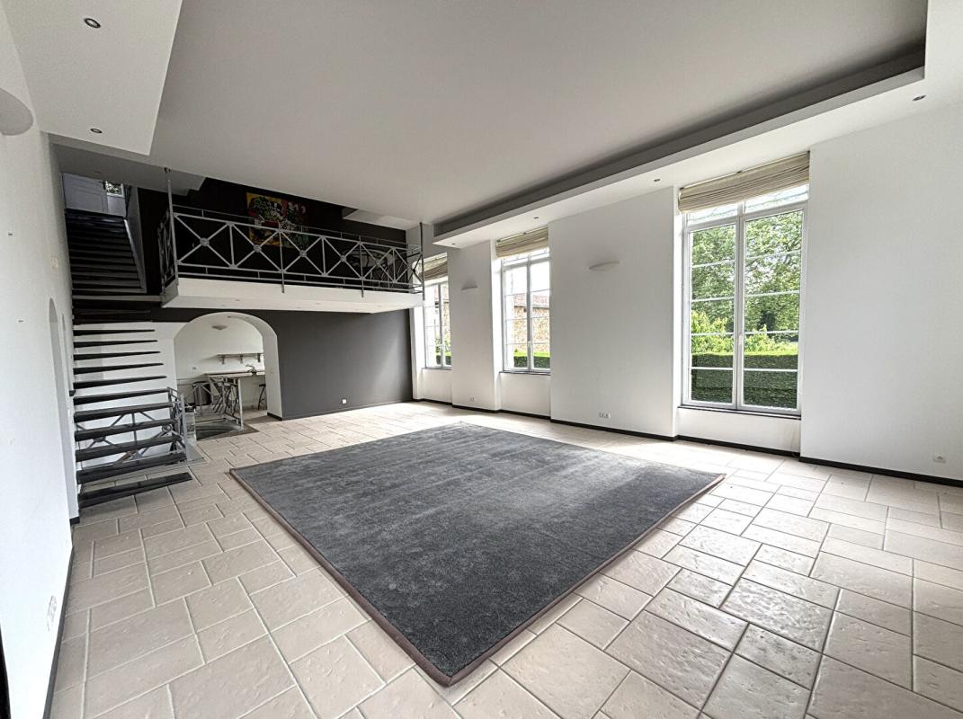 LA TALAUDIERE LA TALAUDIERE 42350 Propriété dans une maison de maitre Appartement 454m² 4 chambres 4