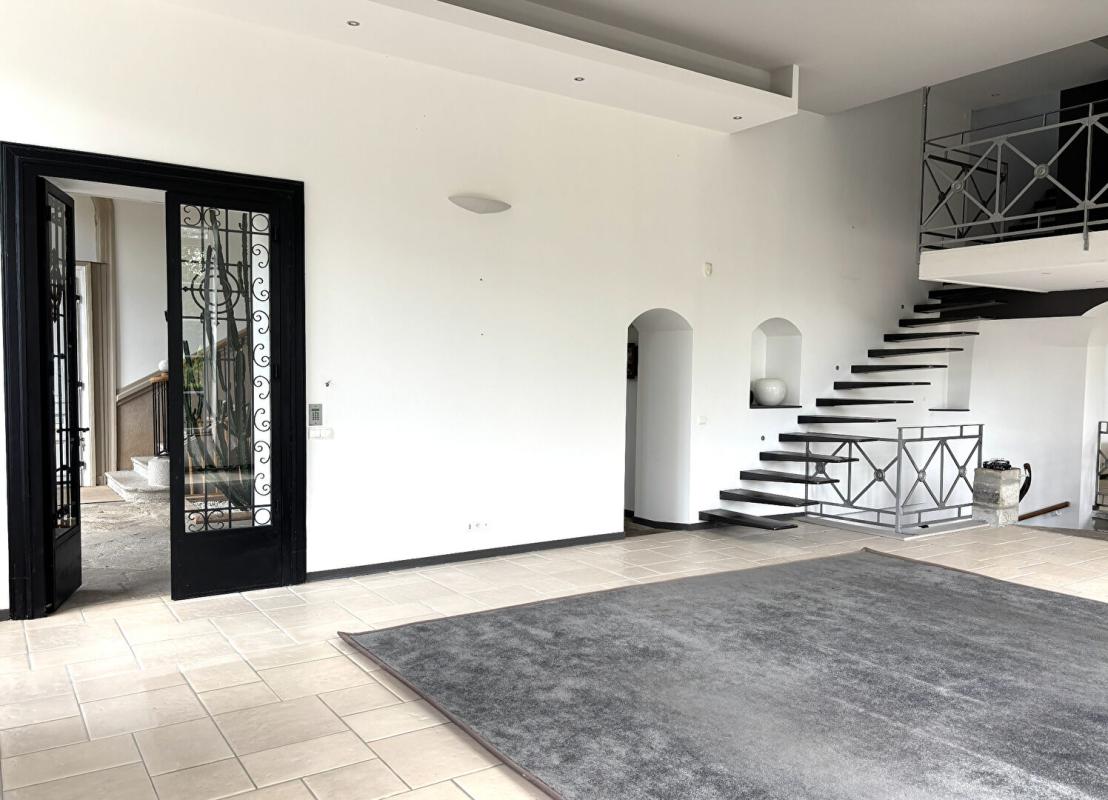 LA TALAUDIERE LA TALAUDIERE 42350 Propriété dans une maison de maitre Appartement 454m² 4 chambres 5