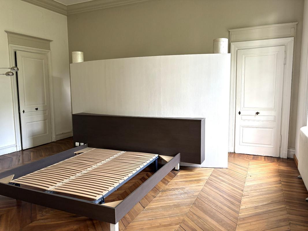 LA TALAUDIERE LA TALAUDIERE 42350 Propriété dans une maison de maitre Appartement 454m² 4 chambres 8