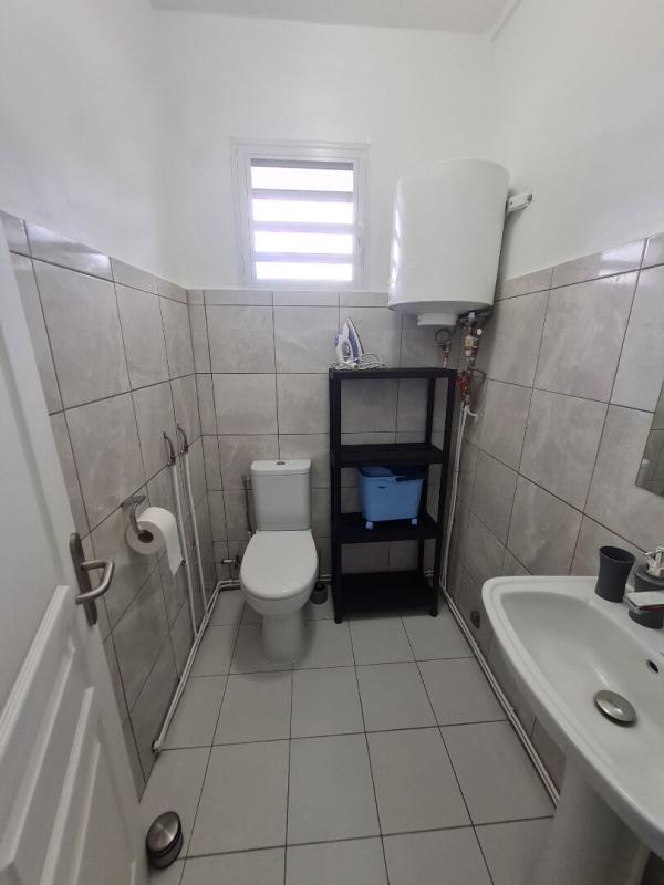 LE MORNE-ROUGE Belle maison sur deux niveaux composée de 5 chambres. Superficie de 155 m2 sur un terrain de 717 m2 11