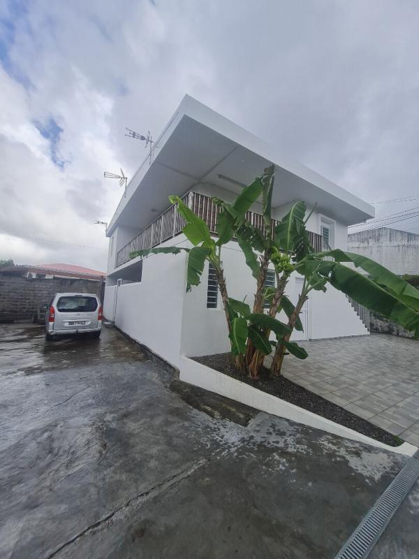 LE MORNE-ROUGE Belle maison sur deux niveaux composée de 5 chambres. Superficie de 155 m2 sur un terrain de 717 m2 2