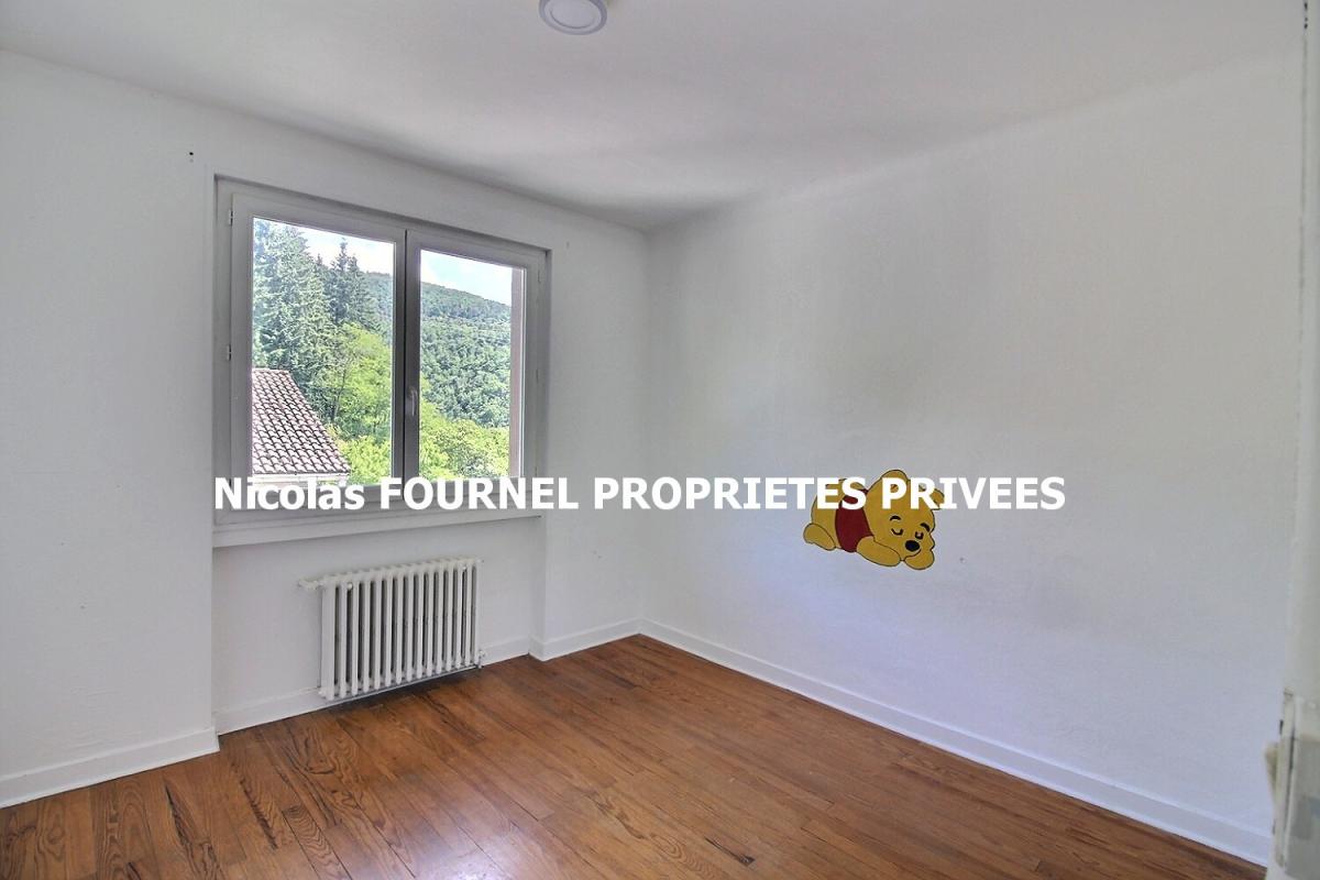 LE CHAMBON-FEUGEROLLES Maison Le Chambon Feugerolles 11 pièce(s) 231.86 m2 10