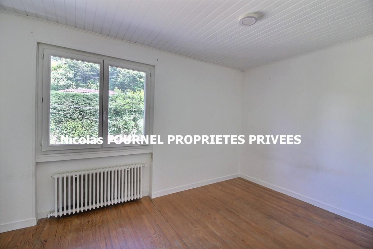 LE CHAMBON-FEUGEROLLES Maison Le Chambon Feugerolles 11 pièce(s) 231.86 m2 11