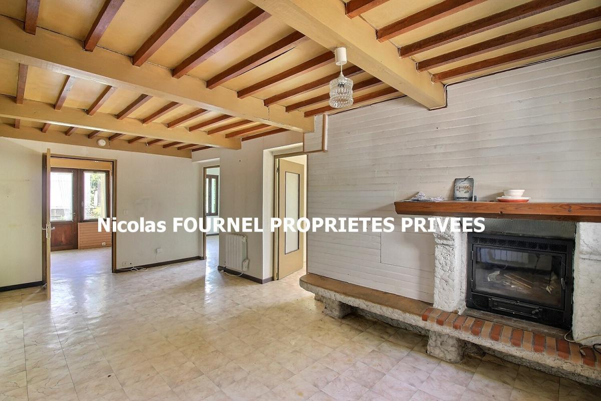 LE CHAMBON-FEUGEROLLES Maison Le Chambon Feugerolles 11 pièce(s) 231.86 m2 12