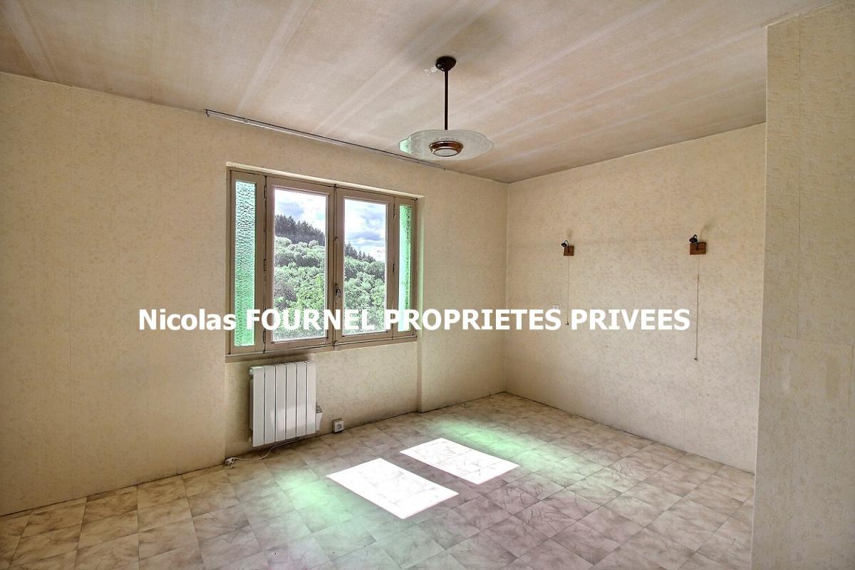 LE CHAMBON-FEUGEROLLES Maison Le Chambon Feugerolles 11 pièce(s) 231.86 m2 13