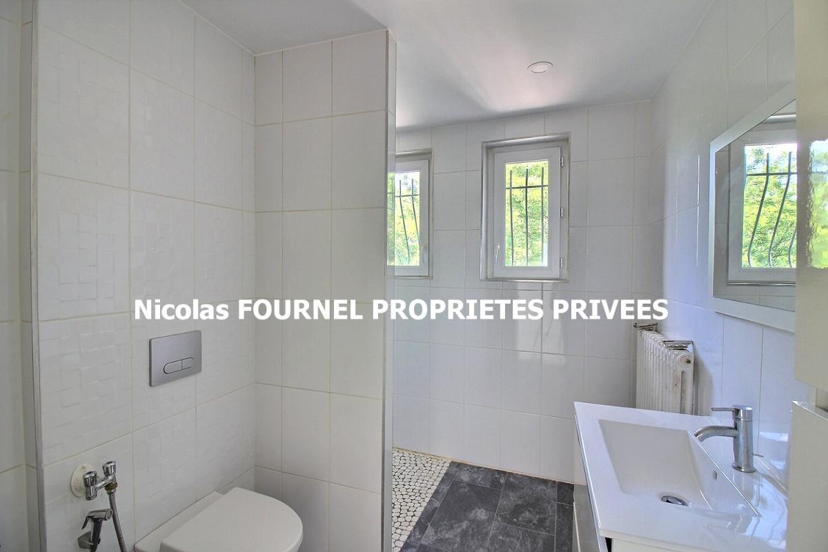 LE CHAMBON-FEUGEROLLES Maison Le Chambon Feugerolles 11 pièce(s) 231.86 m2 6