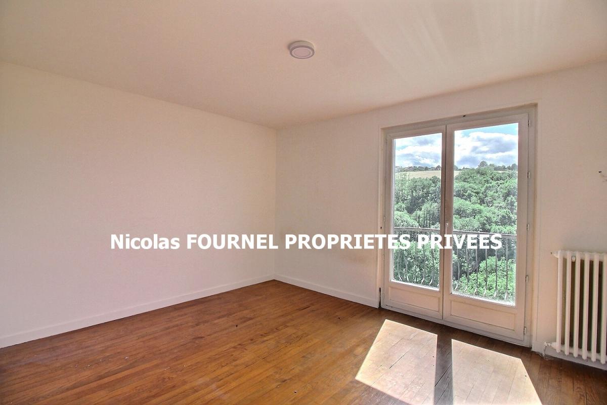 LE CHAMBON-FEUGEROLLES Maison Le Chambon Feugerolles 11 pièce(s) 231.86 m2 8