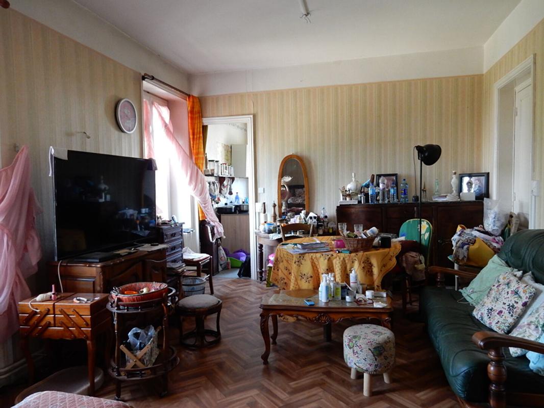 LE CHAMBON-SUR-LIGNON Appartement Le Chambon-sur-lignon 3 pièce(s) 74 m2 6